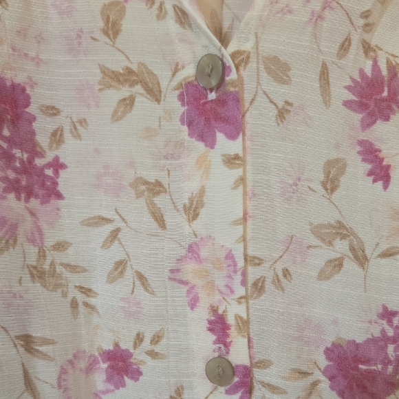 LC Lauren Conrad Floral Blouse in Pink and Cream - Picture 4 of 8